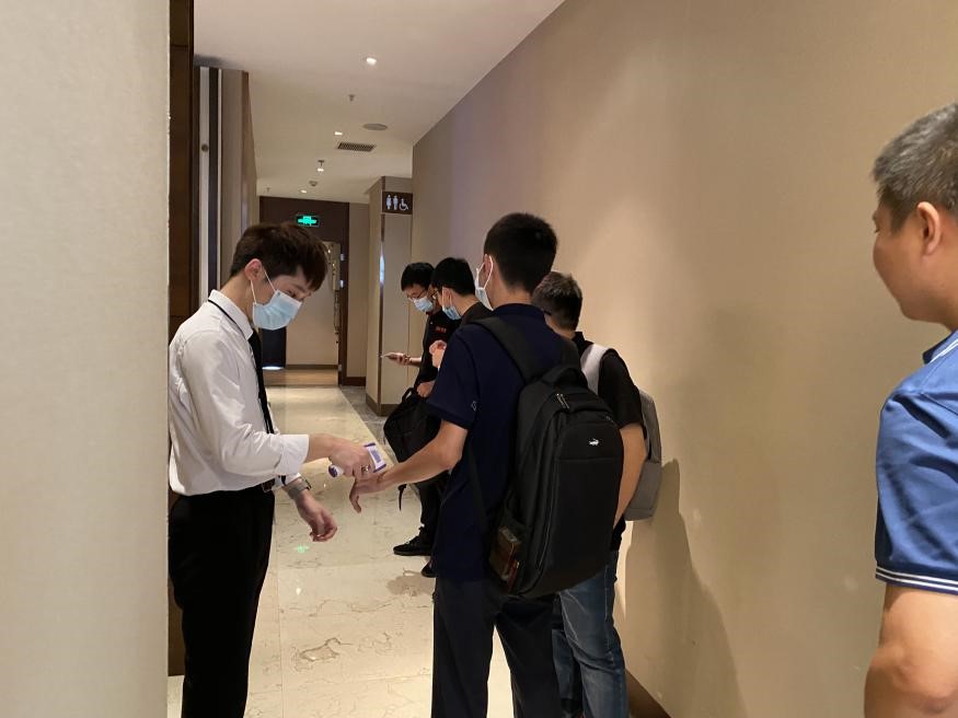 疫情期間，嚴(yán)格做好來訪登記及體溫檢測.jpg